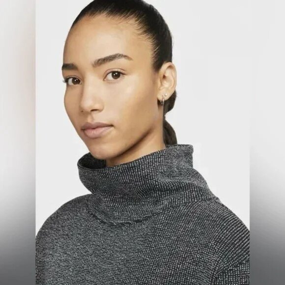 Nike Yoga Luxe Therma-Fit Textured Cover-Up - Picture 3 of 8